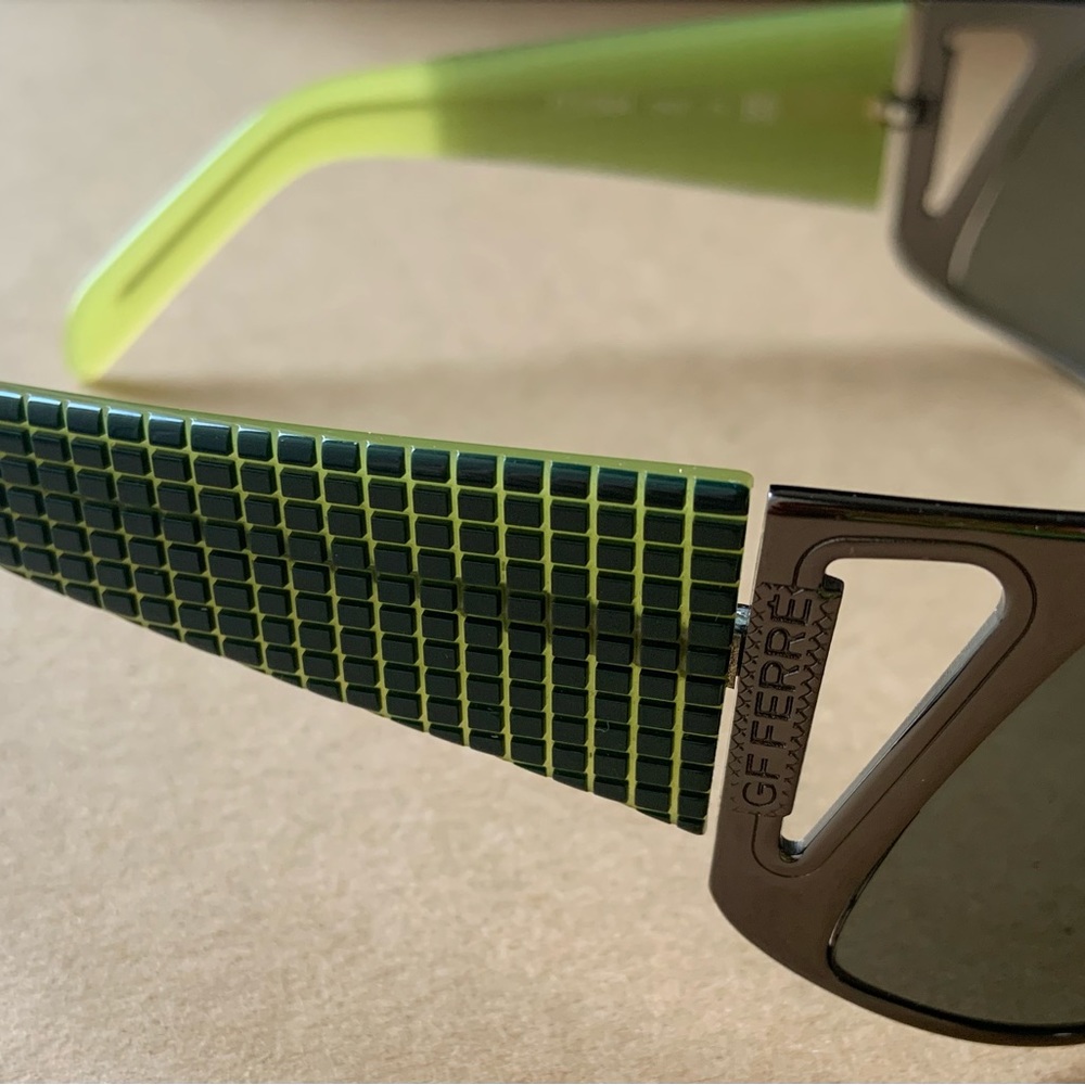 GF Ferre Vintage green sunglasses for women